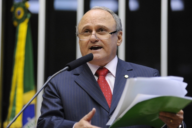 Mabel confirma Valdivino de Oliveira para assumir Finanças de Goiânia