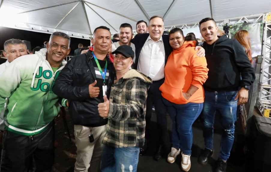 Mabel durante retomada de obras em bairro de Goiânia: "Gestão que entrega"