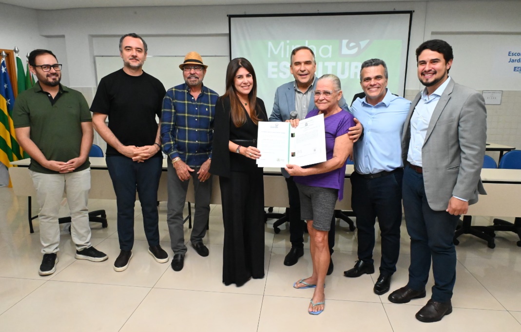 Mabel entrega 500 escrituras a famílias de Goiânia durante ação do CNJ