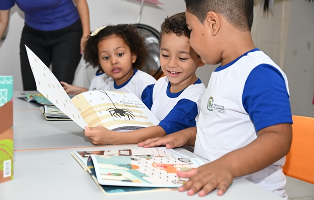 Mabel entrega escola com 160 vagas para crianças de Goiânia