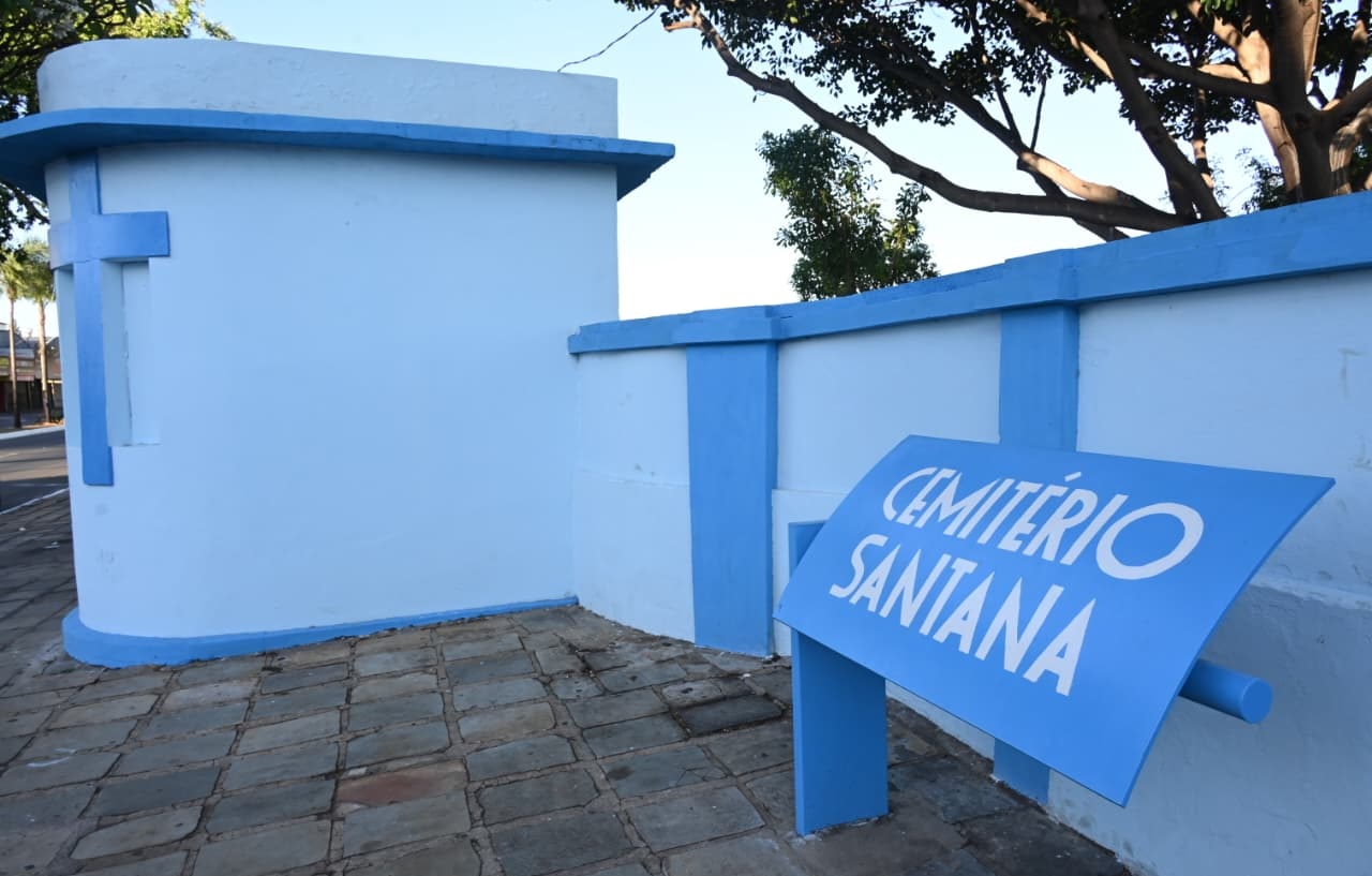 Mabel entrega muro do Cemitério Parque e restauração da fachada do Santana