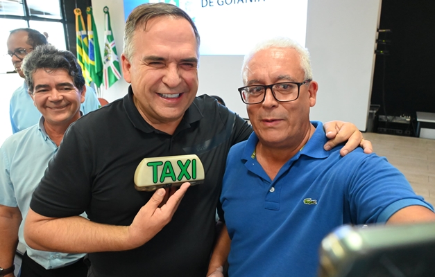 Mabel fixa prazo para regularização de táxis em Goiânia