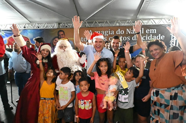 Mabel inaugura iluminação natalina no Jardim Guanabara: “muita alegria”