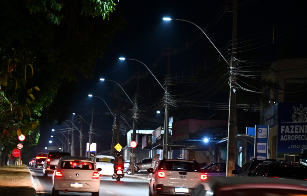 Mabel inaugura nova iluminação pública na região da Vila Pedroso
