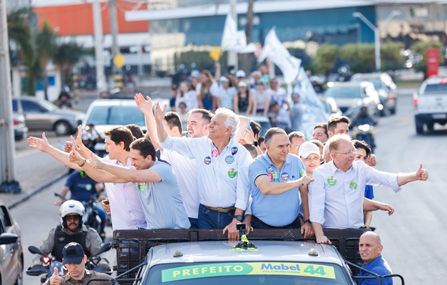 Mabel inicia campanha de rua com carreata em Goiânia e Aparecida