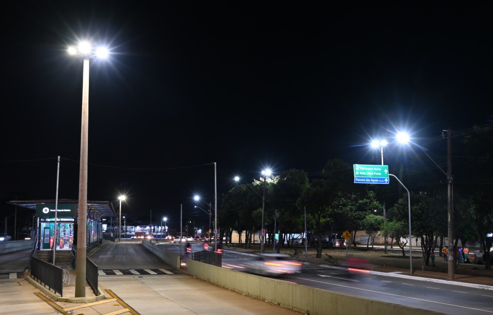 Mabel leva nova iluminação ao Urias Magalhães e ao Balneário Meia Ponte