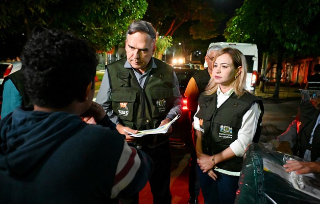 Mabel participa de abordagem a pessoas que vivem nas ruas de Goiânia 
