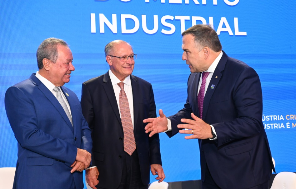 Mabel participa de entrega da Ordem do Mérito Industrial em Brasília