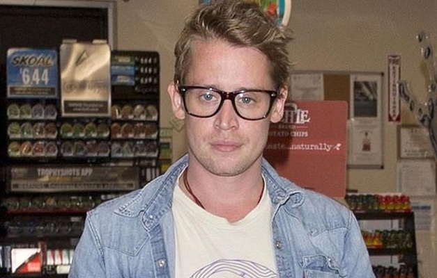 Macaulay Culkin diz que pai era abusivo: 'Era um homem mau'