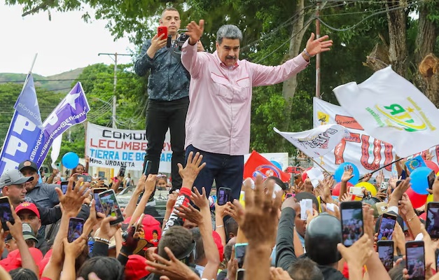 Maduro busca reforçar o apoio militar na Venezuela antes da votação que ameaça seu poder
