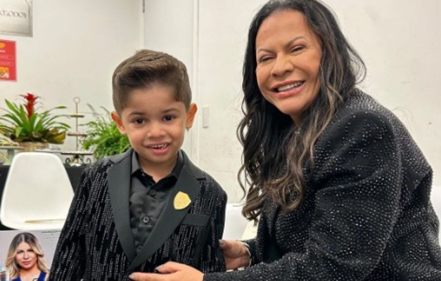 Mãe de Marília Mendonça conta como filho da cantora lida com saudade