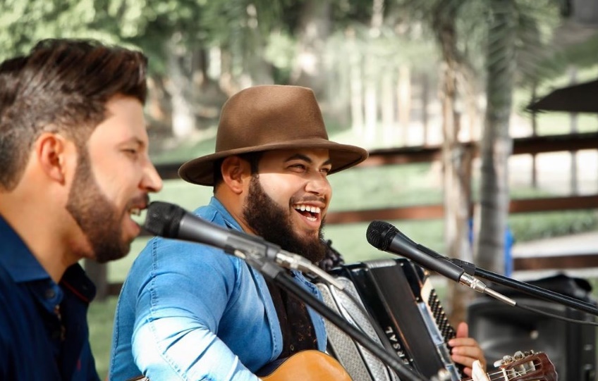 Maicon e Leo fazem show em Goiânia com sucessos do sertanejo