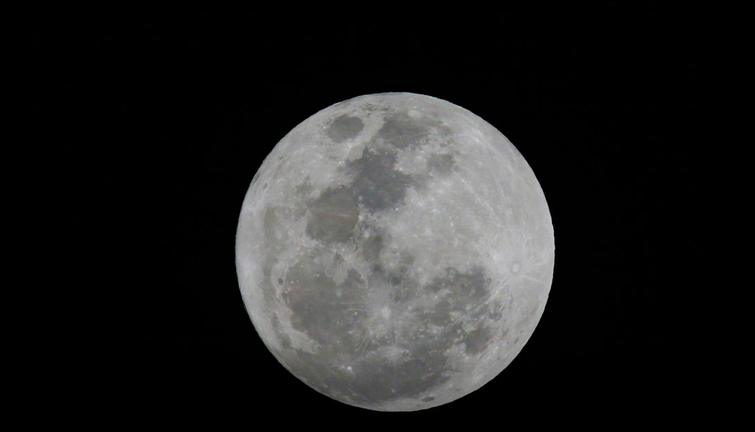 Maior superlua do ano pode ser vista nesta quinta-feira (17/10)