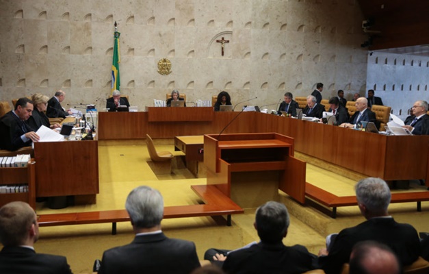 Maioria do STF decide manter Renan na presidência do Senado