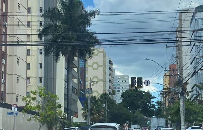 Mais de 10 bairros em Goiânia registram queda de energia simultânea 