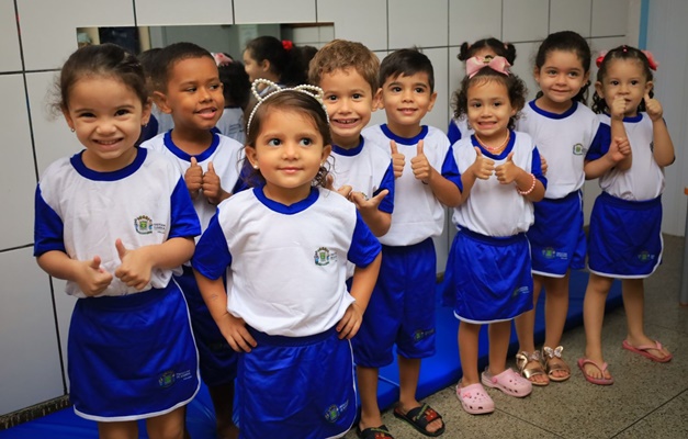 Mais de 100 mil kits de uniformes começam a ser entregues em Goiânia