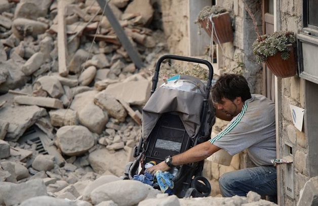 Mais de 100 tremores secundários são sentidos na Itália e mortos chegam a 73