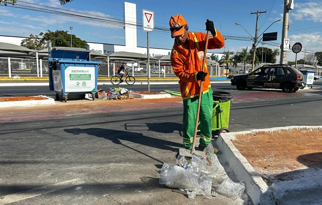 Mais de 170 garis são realocados para reforçar varrição nas ruas de Goiânia 