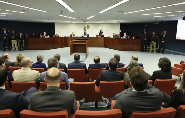Mais de 3,3 mil pessoas querem acompanhar julgamento de Bolsonaro
