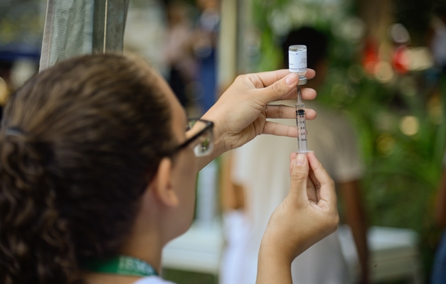 Mais de 321 mil pessoas já se vacinaram contra a gripe em Goiás neste ano