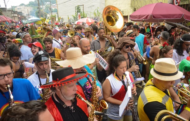 Mais de 80 blocos desfilam no Rio no fim de semana antes do carnaval