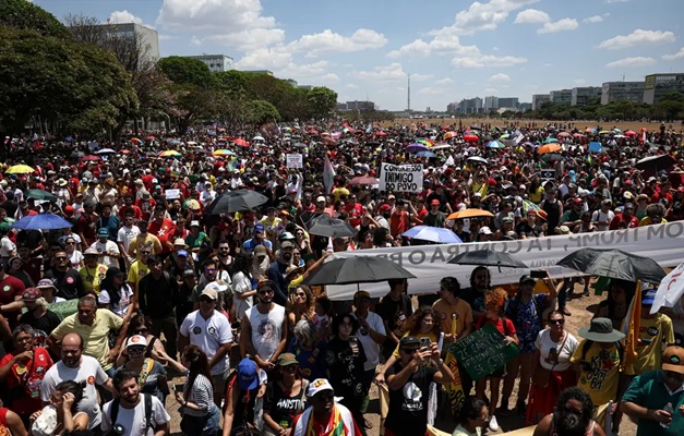 Manifestantes ocupam ruas pelo país em atos contra anistia e PEC da Blindagem