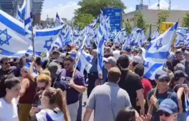 Manifestantes voltam a tomar ruas e aeroporto de Israel após reforma judicial de Netanyahu