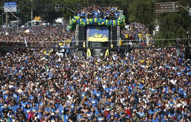 Marcha para Jesus reúne milhares de pessoas na capital paulista