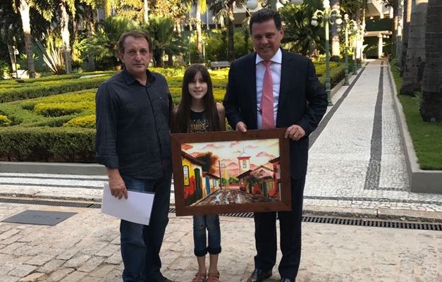 Marconi e Valéria ganham tela pintada por estudante de apenas 11 anos