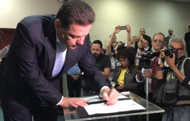 Marconi empossa João Furtado na Sefaz e José Siqueira na Casa Civil