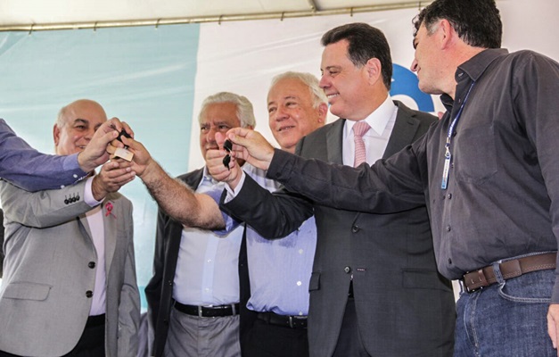 Marconi entrega 34 máquinas e 317 veículos para a Saneago