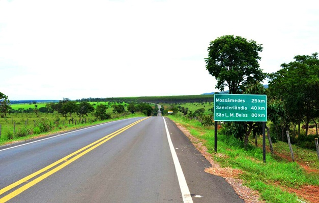 Marconi inaugura reconstrução da GO-164 entre Mossâmedes e Sanclerlândia