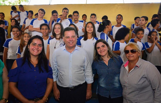 Marconi oficializa instalação de colégio militar em Pires do Rio