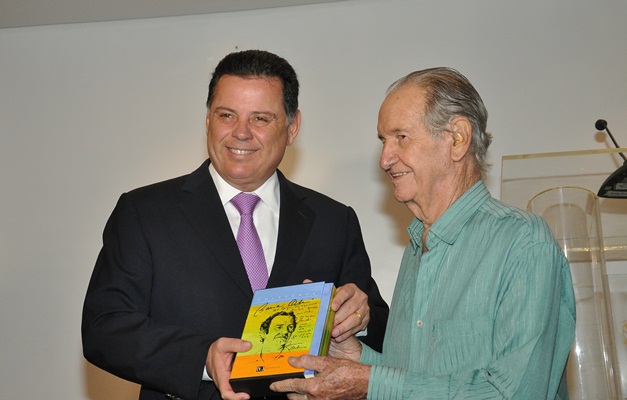 Marconi recebe Bariani Ortencio para lançamento de coletânea
