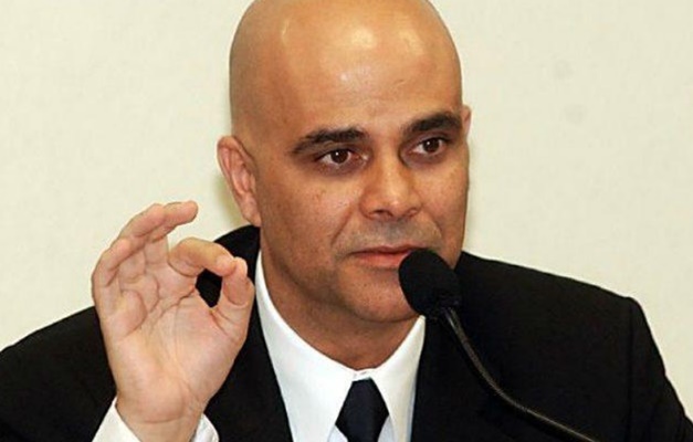 Marcos Valério assina acordo de delação premiada com Polícia Civil
