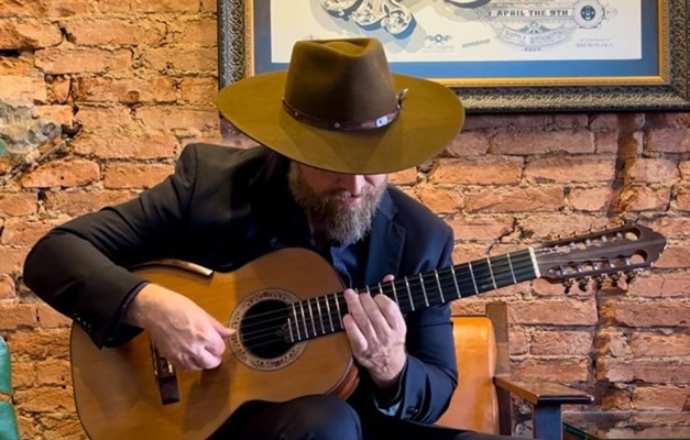Marcus Biancardini apresenta clássicos da música brasileira em Goiânia
