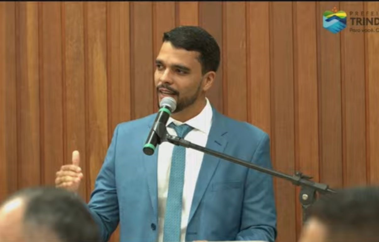 Marden Júnior toma posse como prefeito de Trindade