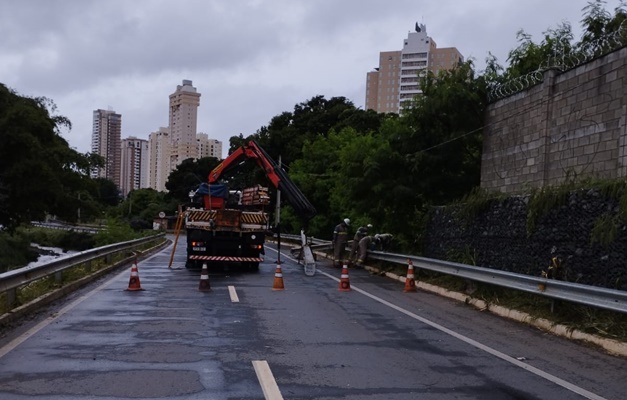 Marginal Botafogo é liberada após interdição por causa da chuva em Goiânia