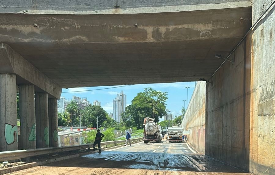 Marginal Botafogo é parcialmente liberada após bloqueio provocado por chuva