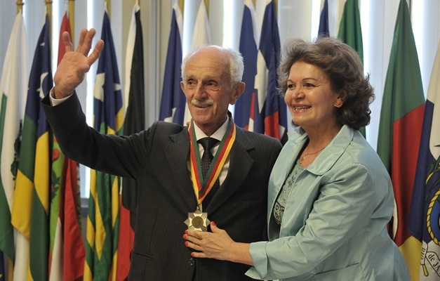 Marisa Formolo (PT) concede medalhas a 20 familiares na Assembleia do RS