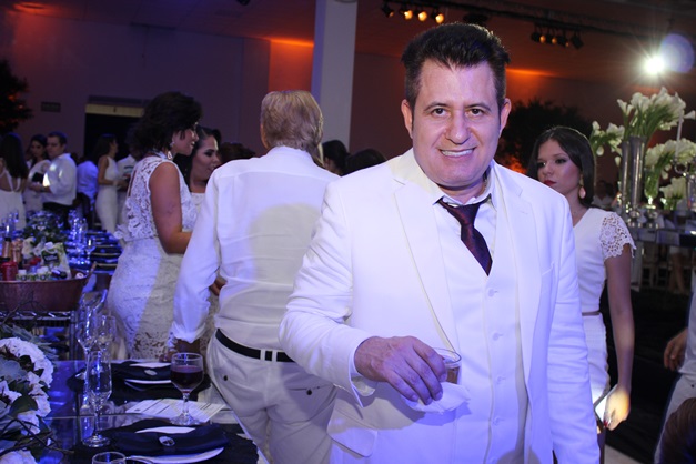 Marrone comemora 50 anos com festa luxuosa em Goiânia