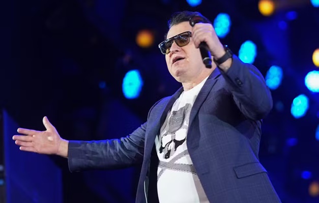 Marrone deixa o hospital após queda de palco durante show em Goiânia 
