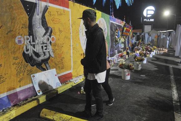 Massacre na boate Pulse completa um ano e centenas homenageiam os 49 mortos