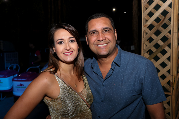 Matheus e Kauan agitam goianienses em festa temática; veja como foi