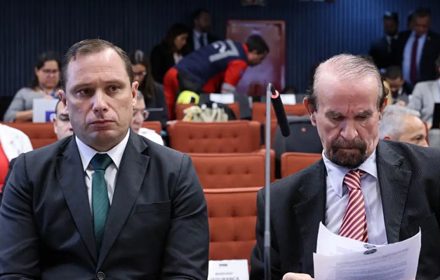 Mauro Cid diz que Bolsonaro recebeu, leu e pediu alterações na minuta do golpe