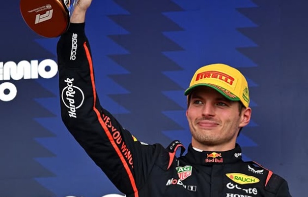 Max Verstappen cita família e 'projetos em andamento' e acena com adeus à Fórmula 1