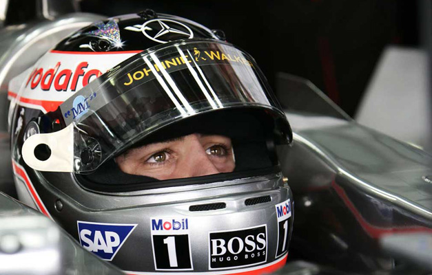 McLaren diz que Alonso está consciente e foi hospitalizado por 'precaução'