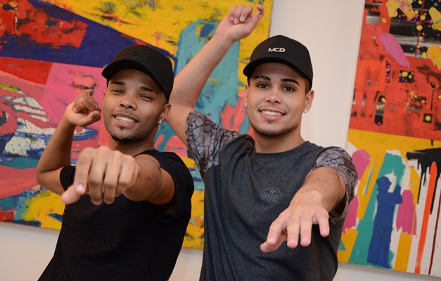 MCs Zaac e Jerry contam como surgiu o hit 'Bumbum Granada'; confira o vídeo