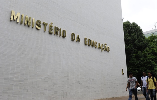 MEC abre novas vagas em curso para professor de alfabetização
