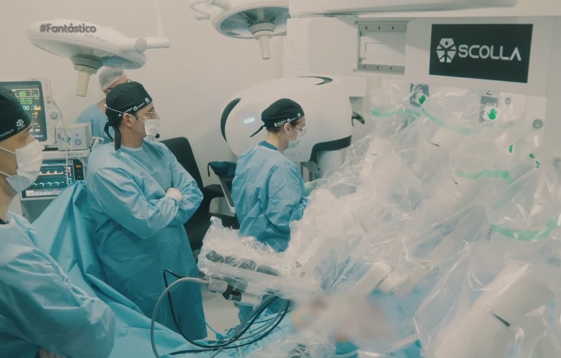 Médico brasileiro no Kuwait opera paciente em Curitiba e cirurgia entra para o Guinness